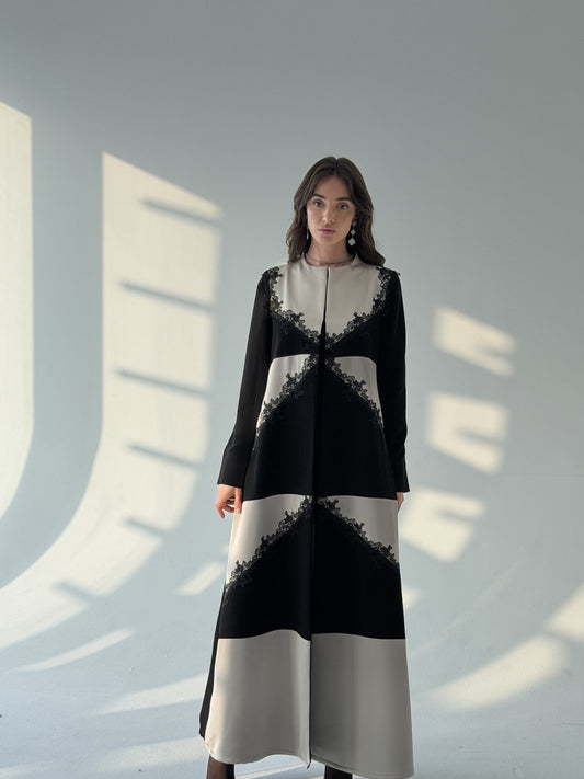 Monochic Abaya