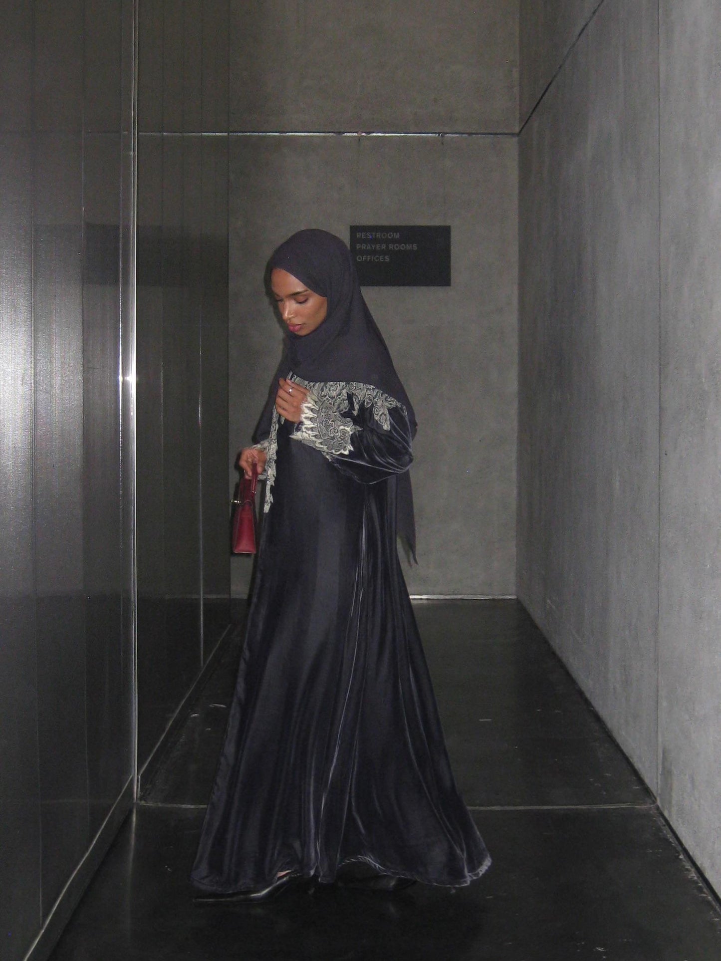 The keke velvet lace abaya